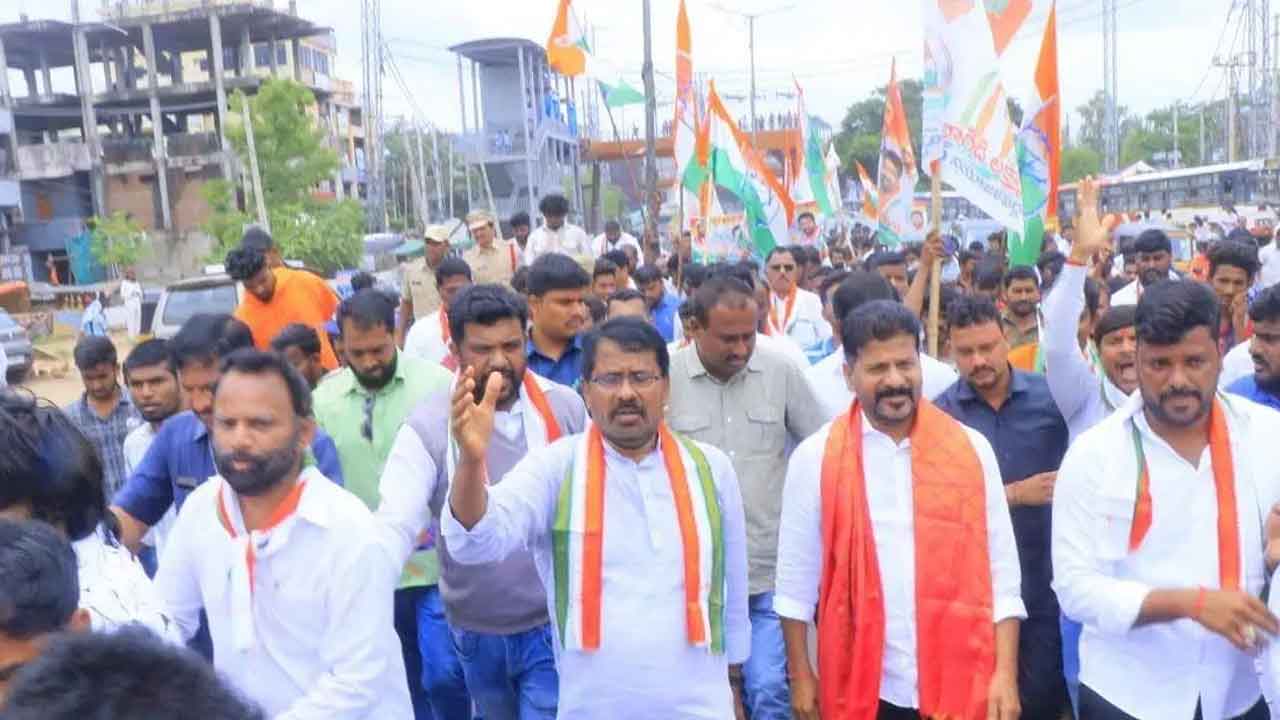  Revanth Reddy Slams Kcr Govt Over Poor Flood Relief Works-TeluguStop.com