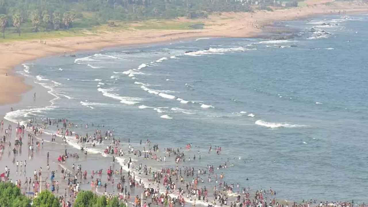  Andhra Pradesh : Public Unhappy With Entry Fee For Vizag Rushikonda Beach-TeluguStop.com