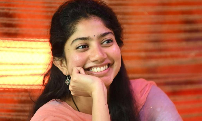 Telugu Malayalam, Sai Pallavi, Samyuktamenon, Samyuktha Menon, Tollywood-Movie