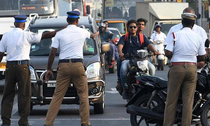 Shock For Ap People Penalty For Driving With Head Set Shock For Ap People Penalty For Driving With Head Set-TeluguStop.com