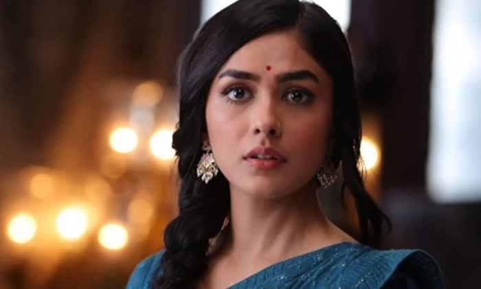 Telugu Bollywood, Lust, Mrunal Thakur, Sitaramam-Movie