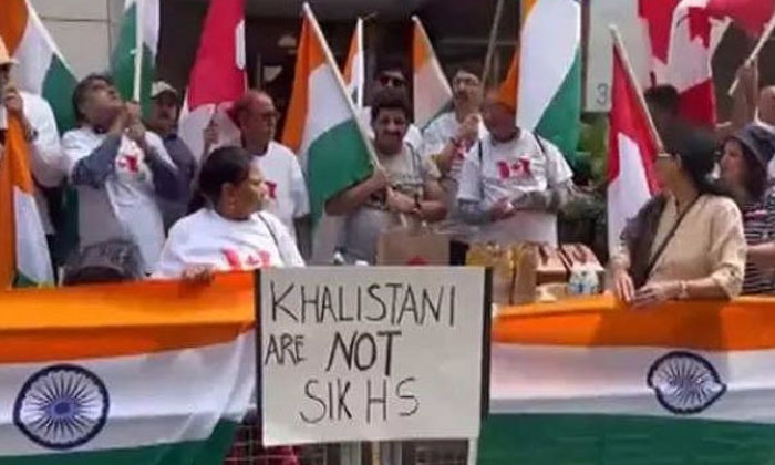  The Nri Turned And Beat The Rally Of Khalistani Supporters In Toronto, Anti-indi-TeluguStop.com