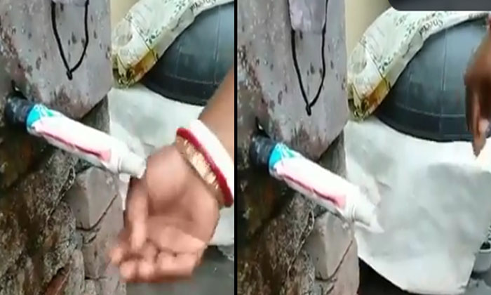  Viral: Water Is Falling With A Tube Of Toothpaste. Netizens Saying Well Done,-TeluguStop.com