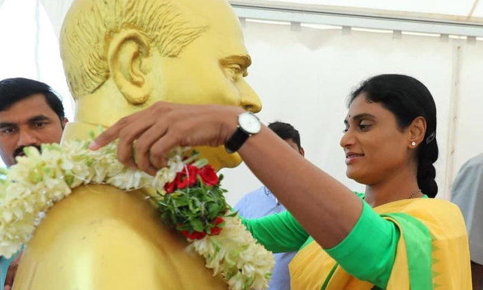 Ys Sharmila Reached Idupulapaya On The Occasion Of Ys Birth Anniversary Tomorrow Ys Sharmila Reached Idupulapaya On The Occasion Of Ys Birth Anniversary Tomorrow-TeluguStop.com