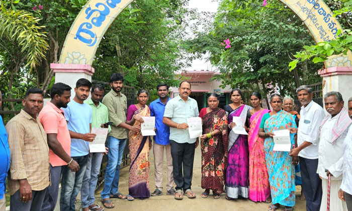  Distribution Of Chief Minister's Relief Fund Checks In Haridas Nagar-TeluguStop.com