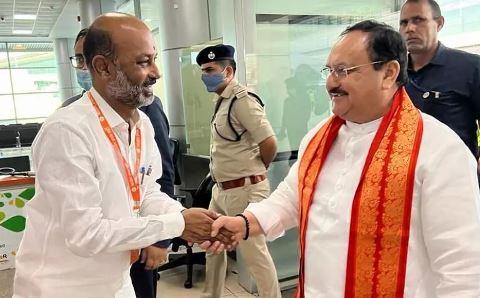  Bandi Sanjay Met Bjp National President Jp Nadda..!-TeluguStop.com