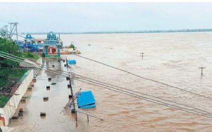  Increasing Godavari Flood At Bhadrachalam-TeluguStop.com