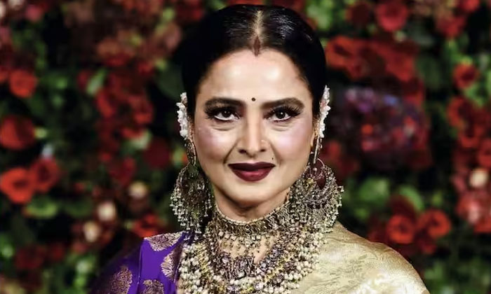  Bollywood Senior Heroin Rekha Failure Love Storys-TeluguStop.com