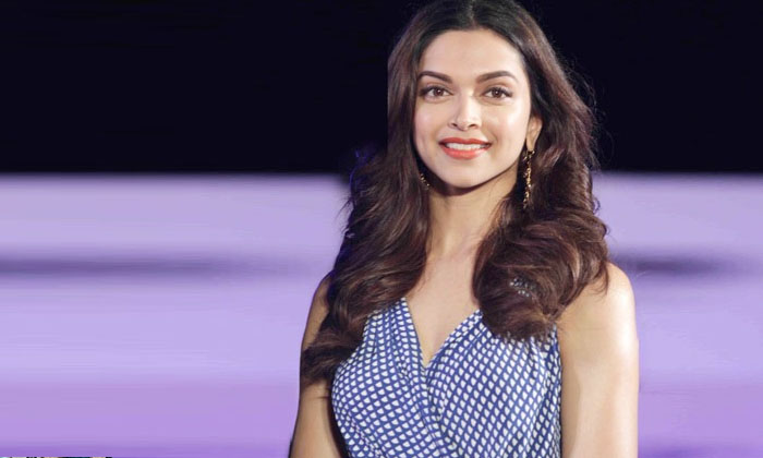  Actress Deepika Padukone Earns 40 Crores A Year Reportedly-TeluguStop.com