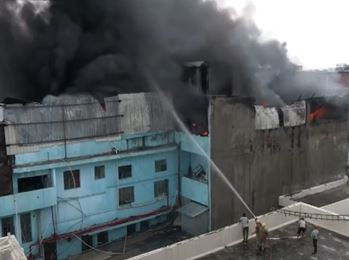  A Huge Fire Broke Out In A Shoe Factory In Delhi-TeluguStop.com