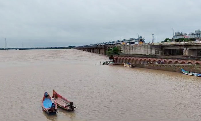  Godavari River Flooded With Heavy Rains, Godavari River , Heavy Rains, Dhavalesh-TeluguStop.com