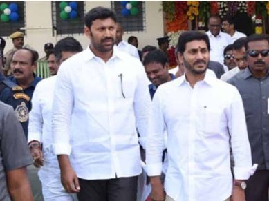 Mp Avinash Reddy Met Ap Cm Jagan..!! Mp Avinash Reddy Met Ap Cm Jagan..!!-TeluguStop.com