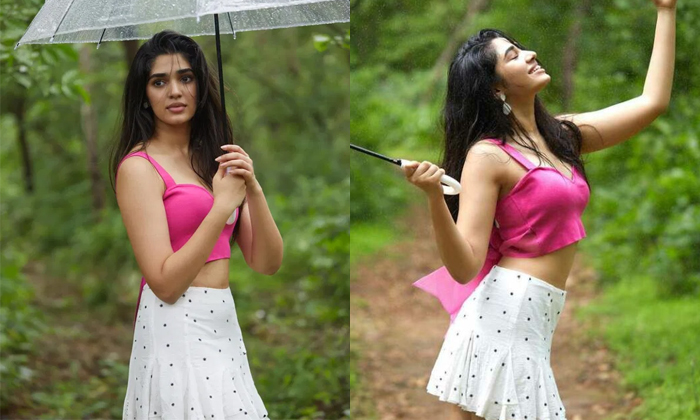  Krithi Shetty Glamor Show For Movie Offers Pics Viral Details, Kriti Shetty,cust-TeluguStop.com