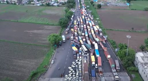  Rising Flood Of Penganga River.. Heavy Traffic Jam-TeluguStop.com