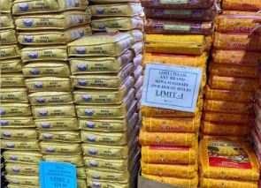  Shortage Of Rice In America..queue Of Nris To Buy..!?-TeluguStop.com