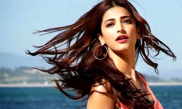  Shruti Haasan About Her Pet Clara And Daily Routine Work, Shruti Haasan, Pet Cl-TeluguStop.com