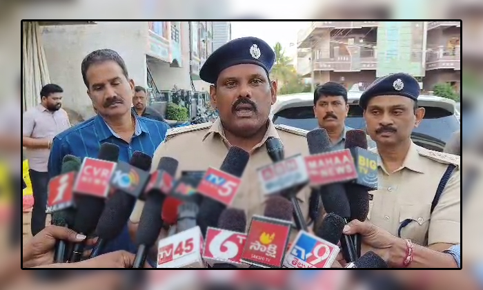  Sp Srinivasa Rao Comments On Tadipatri Ci Ananda Rao Death, Sp Srinivasa Rao , T-TeluguStop.com