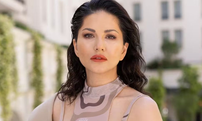  Sunny Leone Recalls Her Personal Life Before Entering Into Bollywood-TeluguStop.com