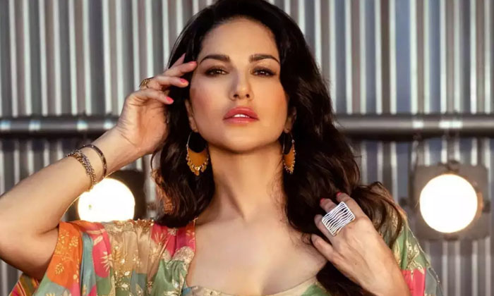 Telugu Bollywood, Canada, Jism, Mother, Personal, Sunny Leone, Tollywood-Movie