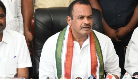  Education Is The First Priority Of Congress..: Mp Komati Reddy-TeluguStop.com