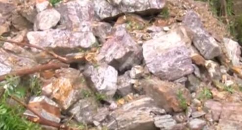  Landslides Breaking In Vijayawada-TeluguStop.com