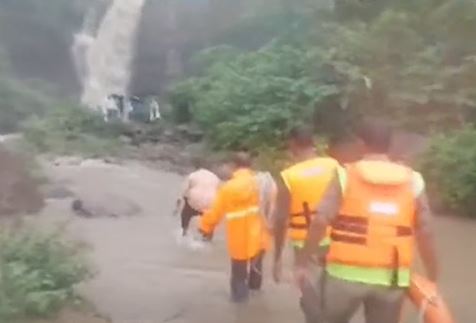  Tragedy At Peddapally District Sabbitham Waterfalls.. Died One Person-TeluguStop.com