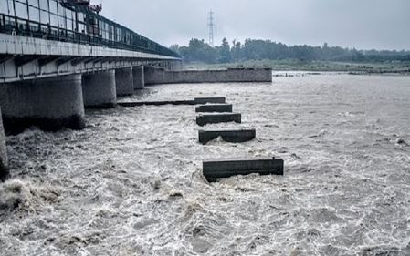  Further Increased Flood Level Of Yamuna River-TeluguStop.com