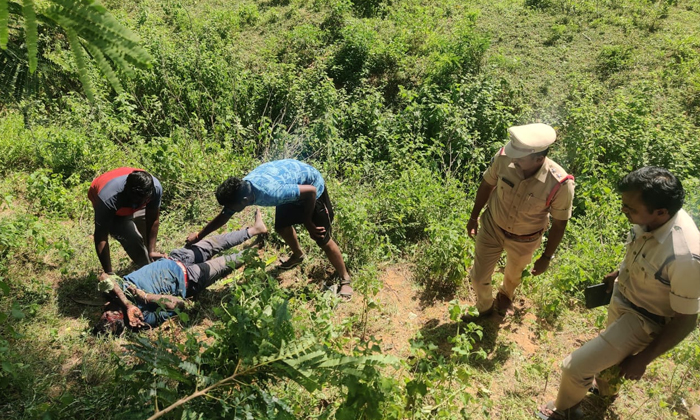  A Person Died In A Road Accident Gambhirao Peta Mandal, Road Accident ,gambhira-TeluguStop.com