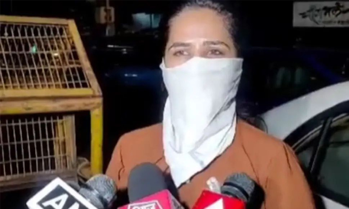  Actress Filed A Case Of Molestation Against Nri Businessman In Mumbai Details, M-TeluguStop.com