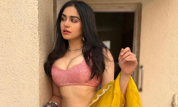  Adah Sharma : హాస్పిటల్ పాలైన హీరోయిన-TeluguStop.com