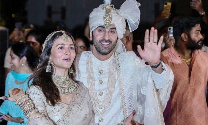  Alia Bhatt Got Married Again 3 Days After Marrying Ranbir Kapoor Details, Alia B-TeluguStop.com