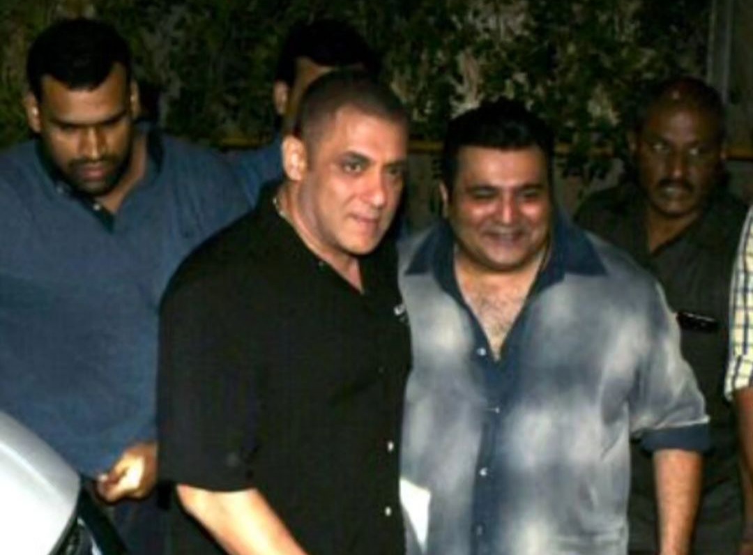  Salman Khan’s Bald Look Sparks Speculation For Tiger 3 Role | Watch Video-TeluguStop.com