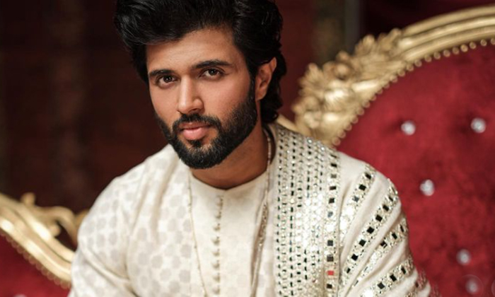  Star Hero Vijay Deverakonda Shocking Comments About Marriage Details Here Goes V-TeluguStop.com