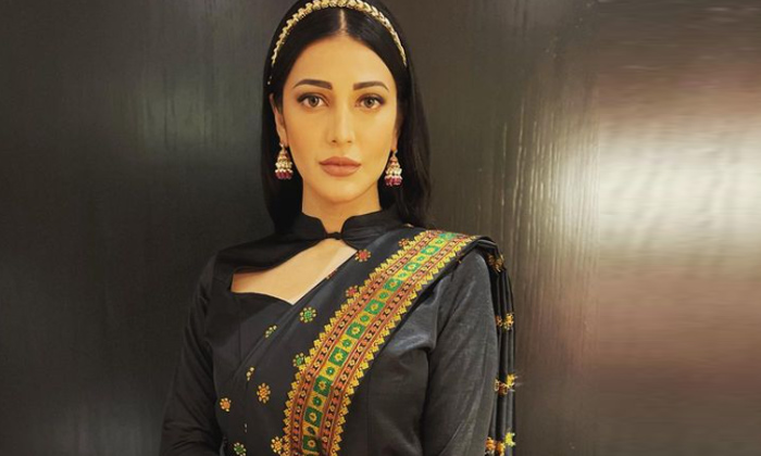  Shruti Haasan Crazy Answert To Netizen Strange Question, Shruti Haasan,tollywood-TeluguStop.com