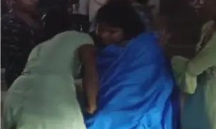  In Rangareddy District, It Is Terrible The Young Woman Gave , Ranga Reddy, Youn-TeluguStop.com