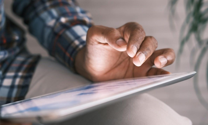  Indian-american Engineer Fired For Speaking Hindi With Dying Relative Details, I-TeluguStop.com