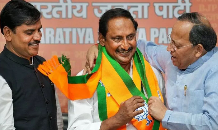  Andhra Bjp's New Doctor Kiran Kumar! , Nallari Kiran Kumar Reddy , Daggubati Pu-TeluguStop.com