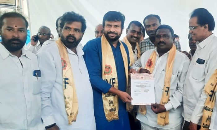  Komaravelli Devender Gupta Is The Chairman Of Ivf Telangana Go Seva Samiti, Koma-TeluguStop.com