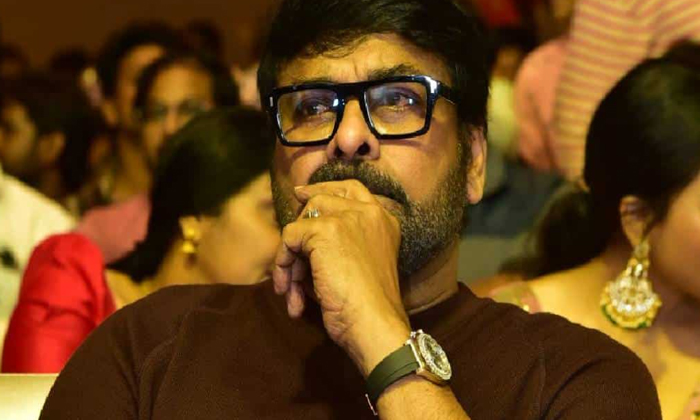  Pelli Chupulu Fame Tarun Bhaskar To Direct Chiranjeevi,Pelli Chupulu, Chiranjeev-TeluguStop.com