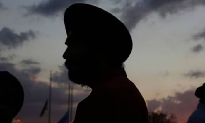  New York Authorities Saying That The Beard Of Sikhs Is Blocked, New York , Lates-TeluguStop.com