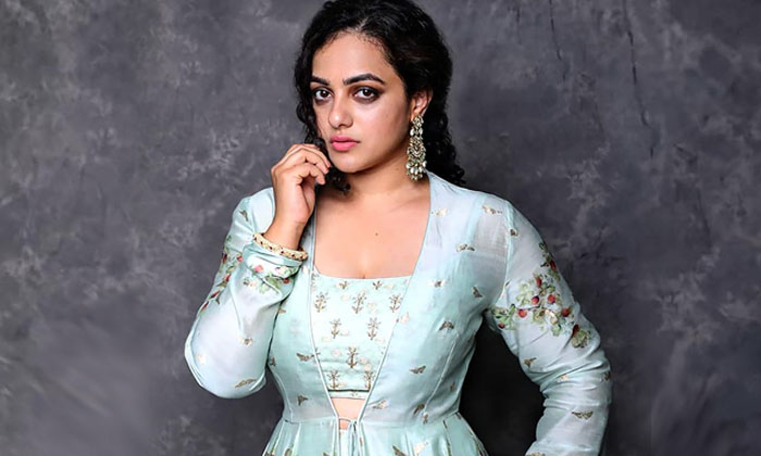  Nithya Menon About Her Leg Bracelts-TeluguStop.com