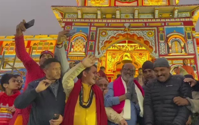  Rajinikanth’s Spiritual Visit To Badrinath Dham Following Jailer’s B-TeluguStop.com