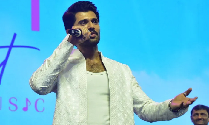  Vijay Deverakonda Delibarately Ignored Liger Movie At Kushi Musical Event-TeluguStop.com