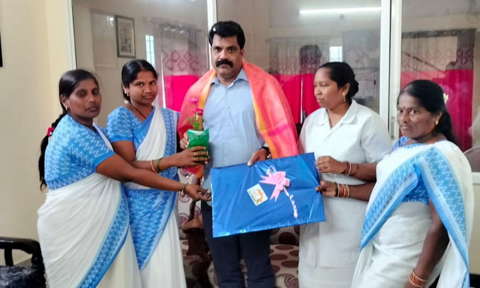  Sarpanch Was Honored By The Medical Staff , Sarpanch-TeluguStop.com