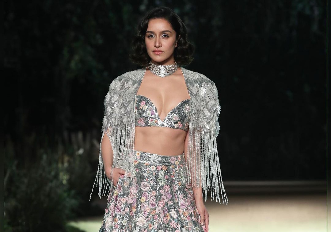  Shraddha Kapoor Sizzles In Rahul Mishra’s Lehenga-choli Set At India Coutu-TeluguStop.com