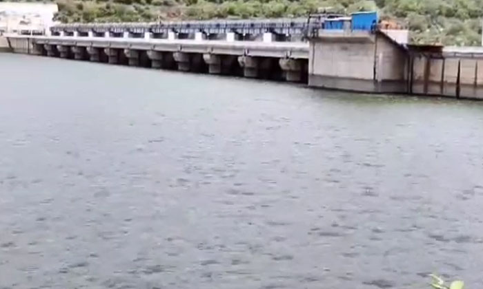  The Flood Water Has Risen To The Srisaila Dam Reservoir... Srisailam Dam , Telan-TeluguStop.com