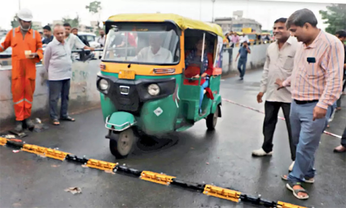  Tyre Killers Installed In Ahmedabad City To Curb Wrong-side Driving Details, Met-TeluguStop.com
