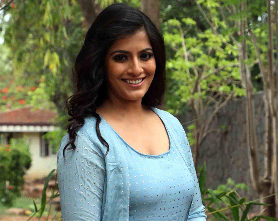  Kochi Nia Summons Actress Varalakshmi Sarath Kumar-TeluguStop.com
