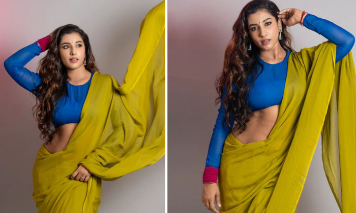  Viral Photos Of Vishnu Priya In Saree Without Looking Away-TeluguStop.com