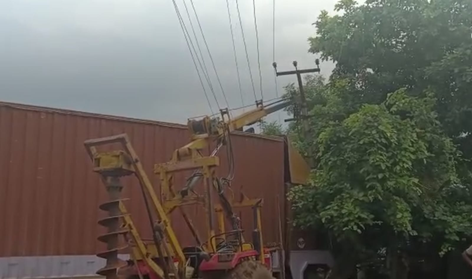  Container Lorry Disaster In Tallada, Khammam District..!-TeluguStop.com